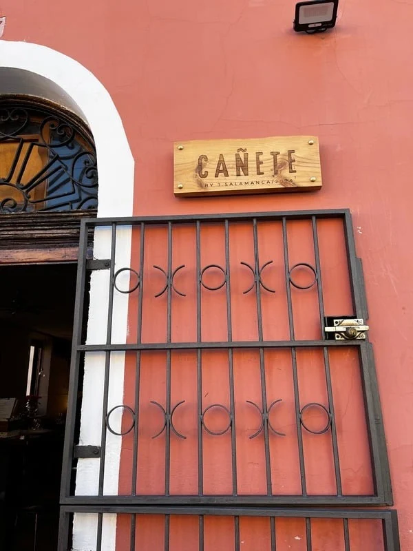 Fachada del restaurante Cañete